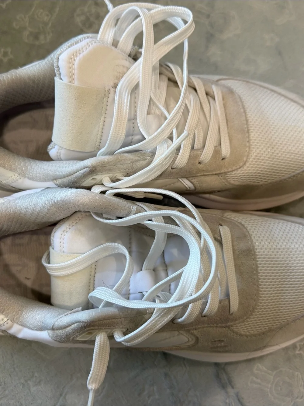 Men's White & Light Gray Mesh Sneakers - Modern Casual Comfort